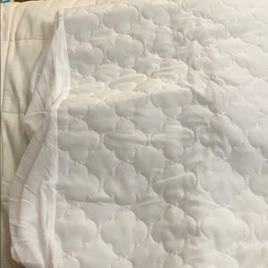 Fitted crib sheet